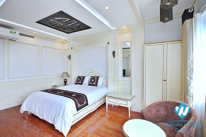 Renovated 2 beds apartment with lake view for rent in Xuan Dieu, Tay Ho